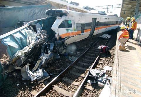 台铁太鲁阁号车中部分车厢脱轨司机是如何殉职的