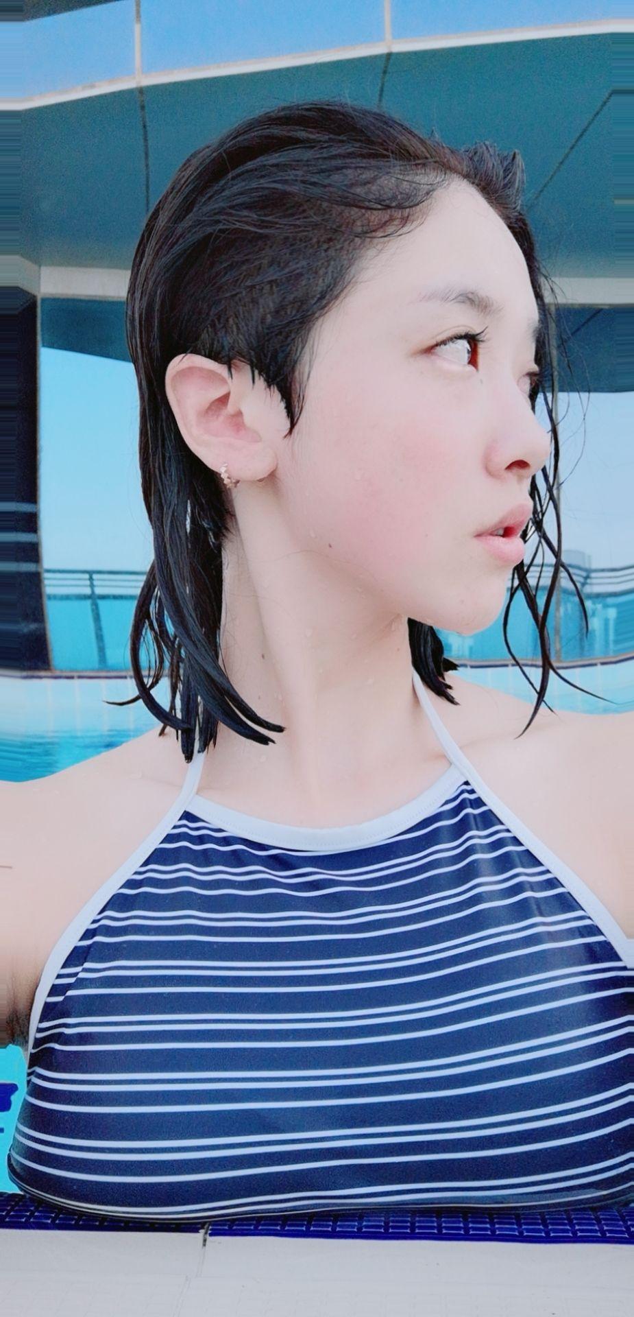 平胸的女生怎么选择泳衣?