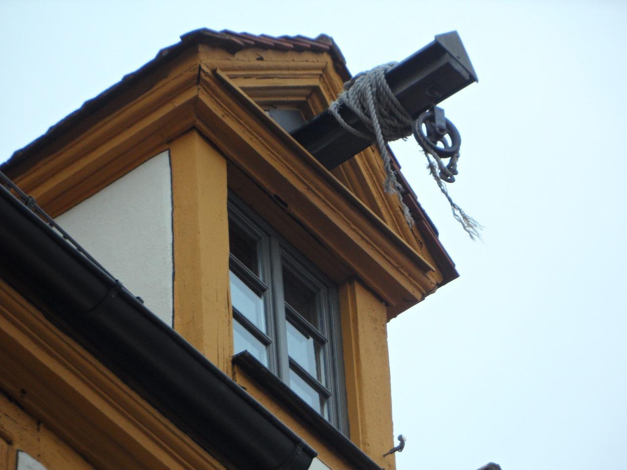 窗台压板伸入砌体多少