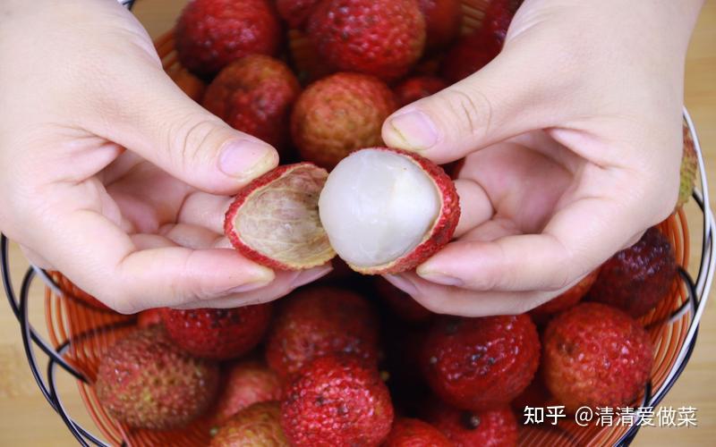 吃荔枝时,别傻傻用手抠了!教你一招,既不脏手也不流汁,厉害 - 知乎