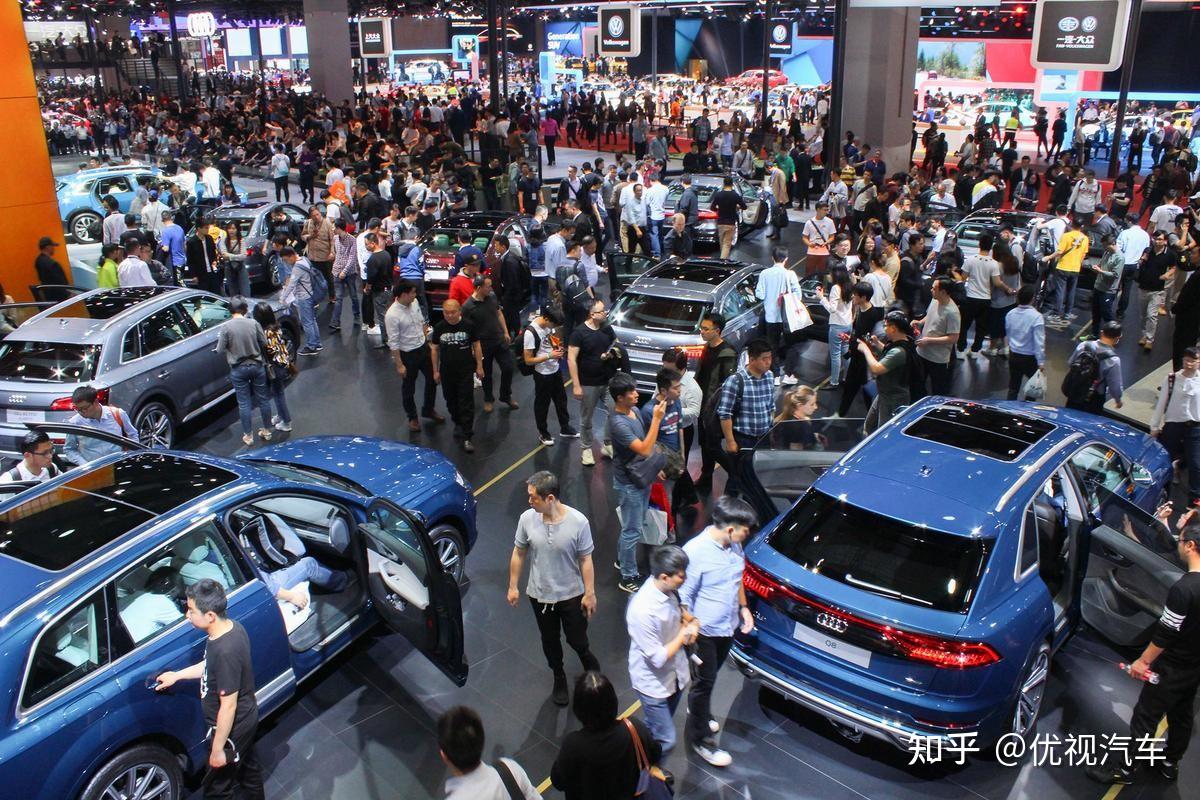 2025年汽车行业盘点:六个关键词还原魔幻车市