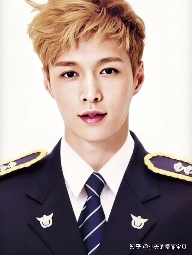 各位爱丽萌有没有exo的证件照呀