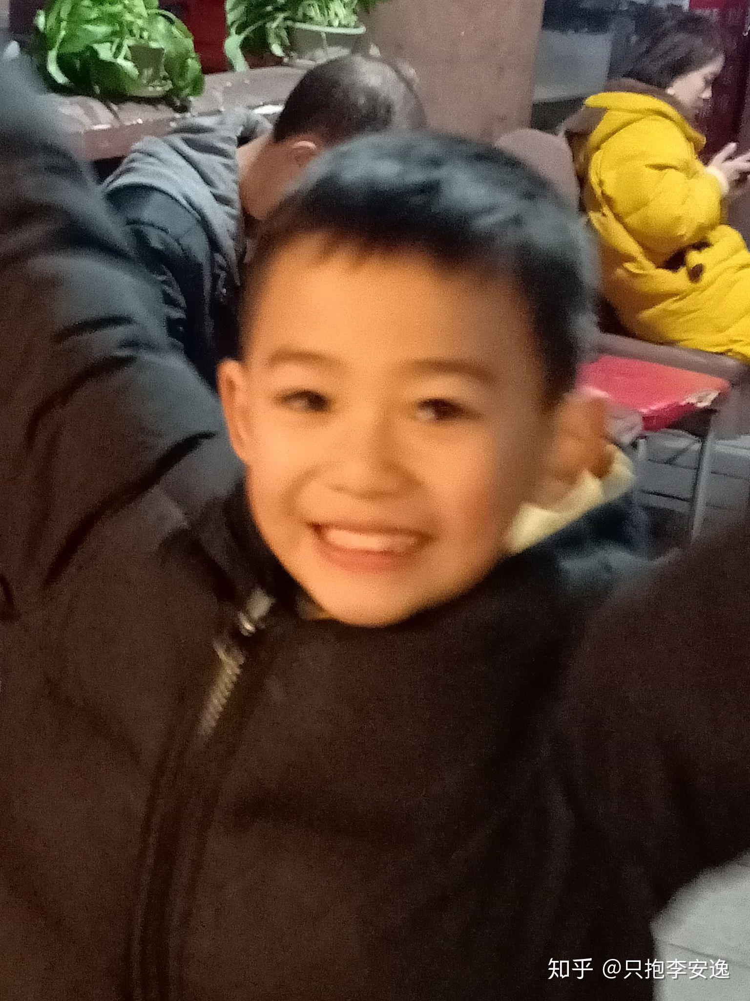 家里有个很帅的弟弟是种怎样的体验?