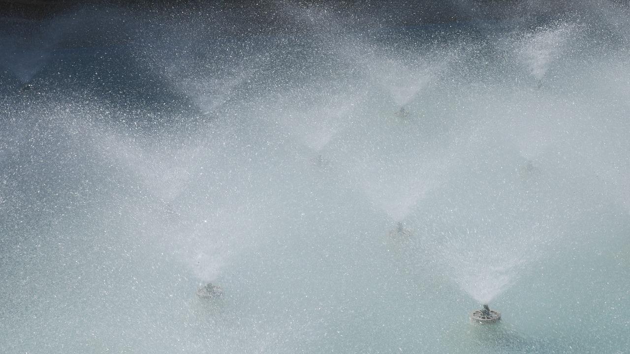 洗澡喷头滴水怎么回事