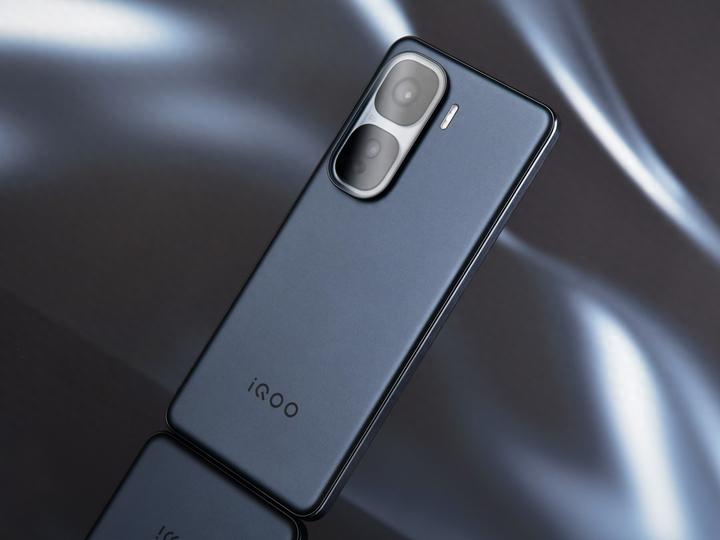 iQOO Neo10屏幕很出色，搭载同价位少有的超声波指纹解锁 - 知乎