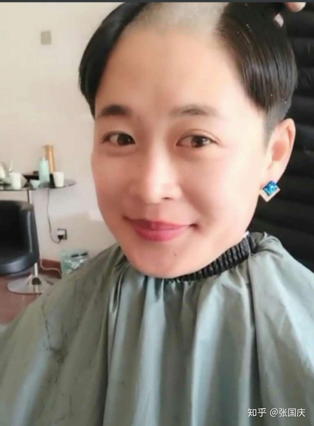 女生剪光头戴假发是一种什么感受?
