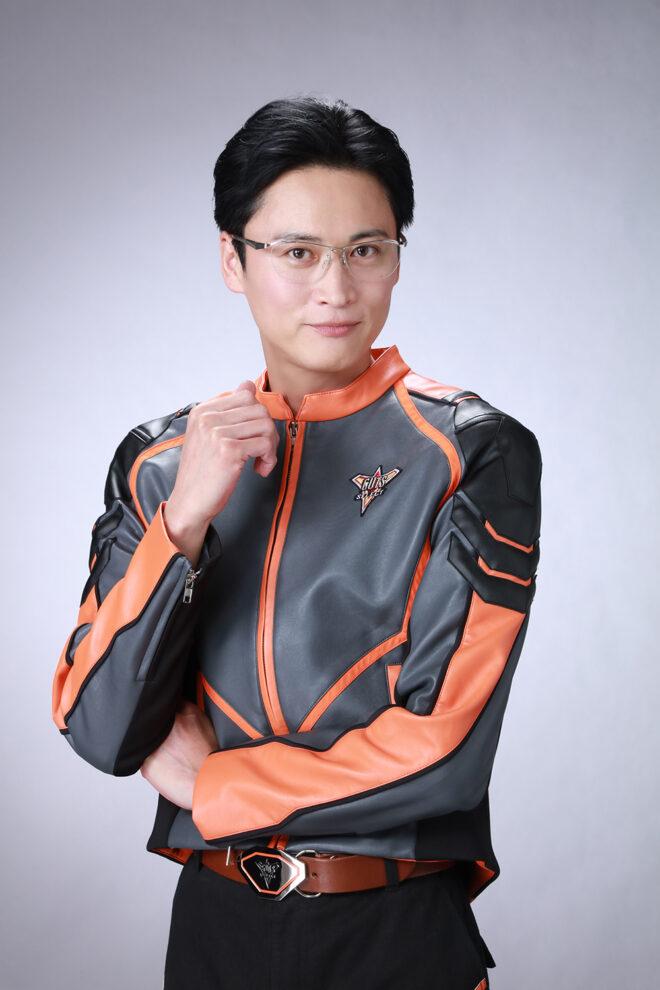 《德凯奥特曼》队长由黄川田雅哉饰演,曾出演《艾克斯奥特曼》