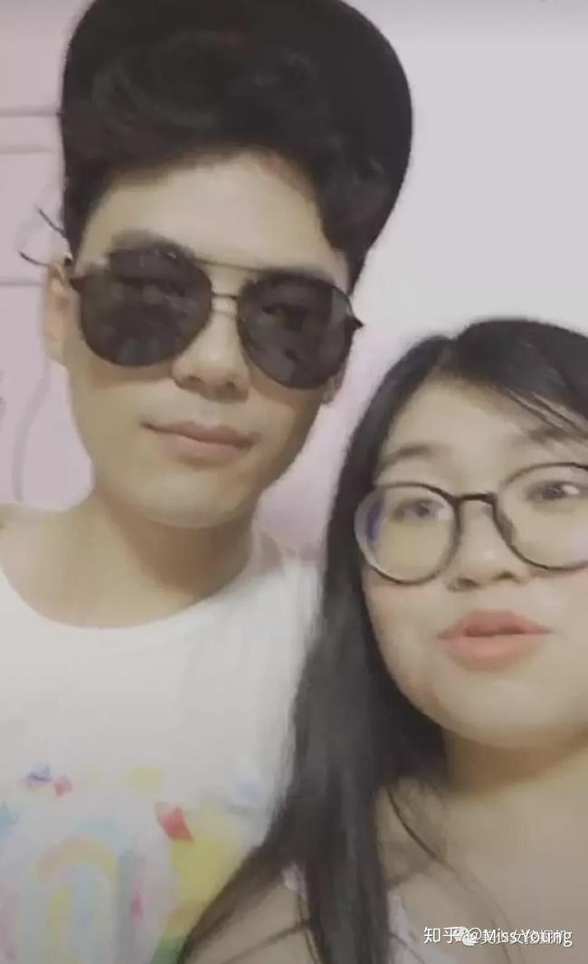 凡尔赛文学的蒙淇淇及其丈夫是真实存在的吗