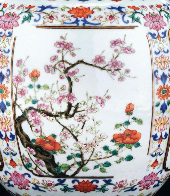 清代 乾隆年製 陶磁器 檸檬黄地爬花鳳尾草 青花加