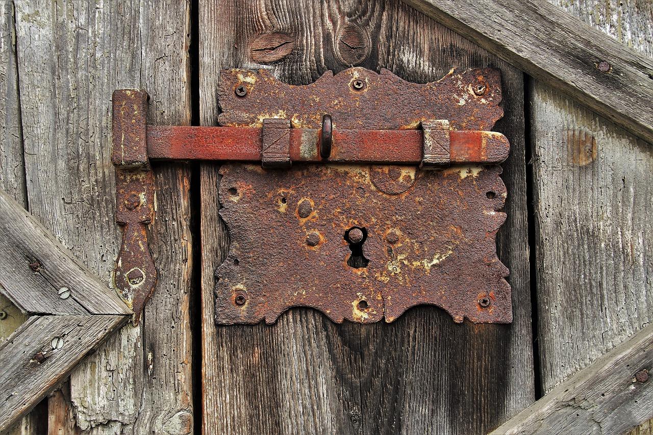 3. 柜门防锈保养