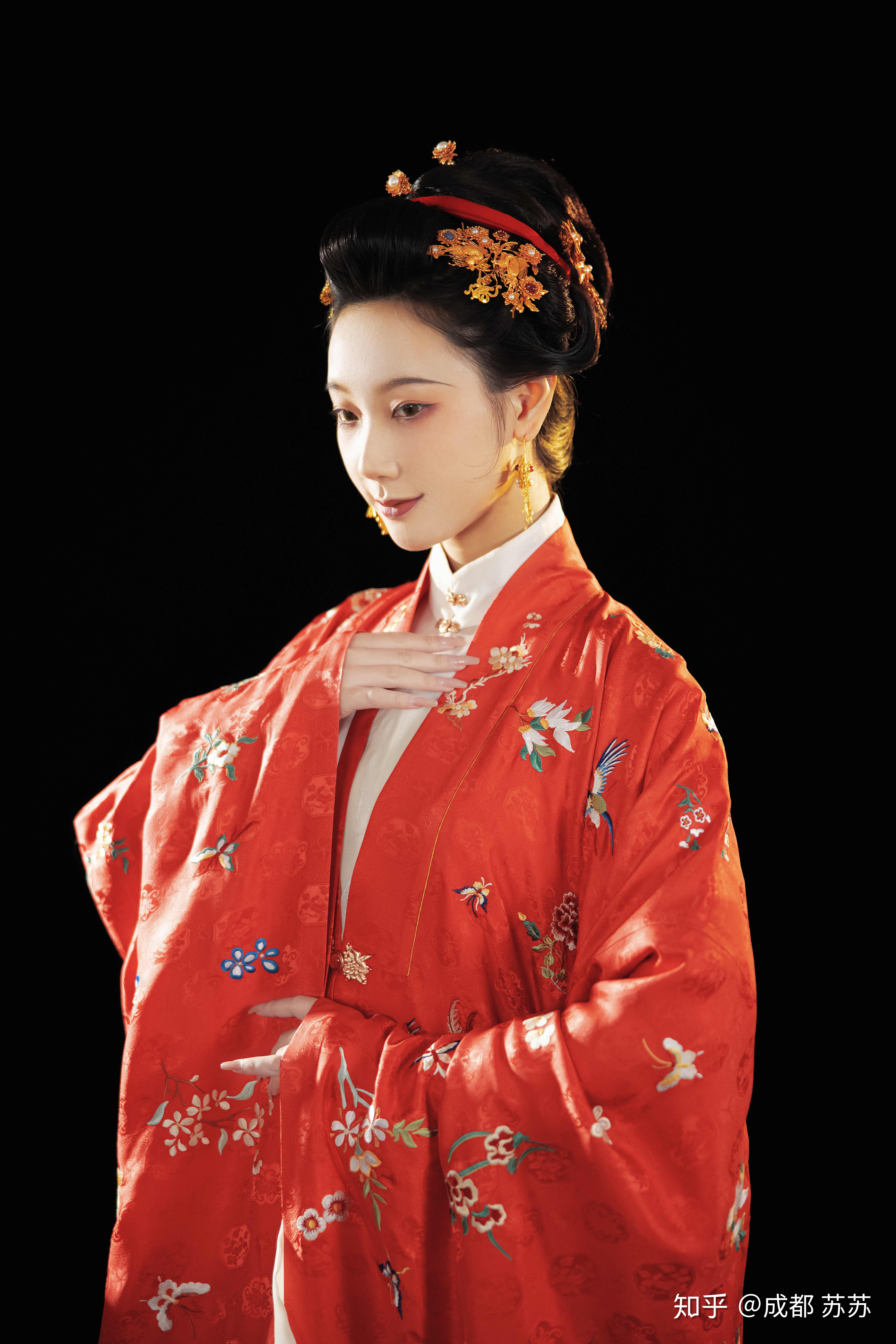 中国首个汉服特色文化街在成都开街上演锦城十里年代大秀汉服在国内外