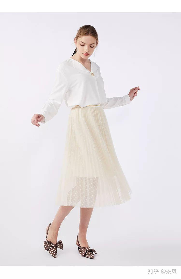 米色纱裙配什么上衣比较好看.注意裙子是半身的(夏天)?