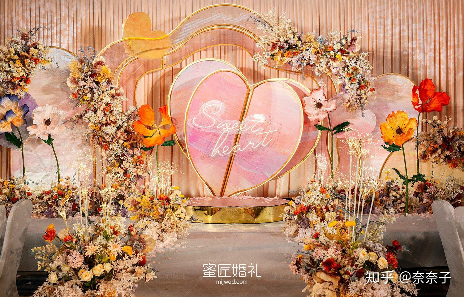 在微博,抖音,小红书上搜了蜜匠婚庆,几乎没有差评,蜜匠真的有那么好吗