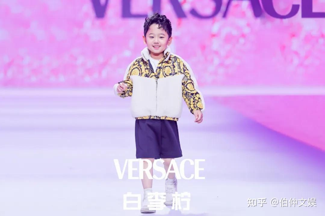 2024 V时代·风尚之夜:年度秀场定义先锋永恒美学,V时代少年演绎多元时尚风格! - 知乎