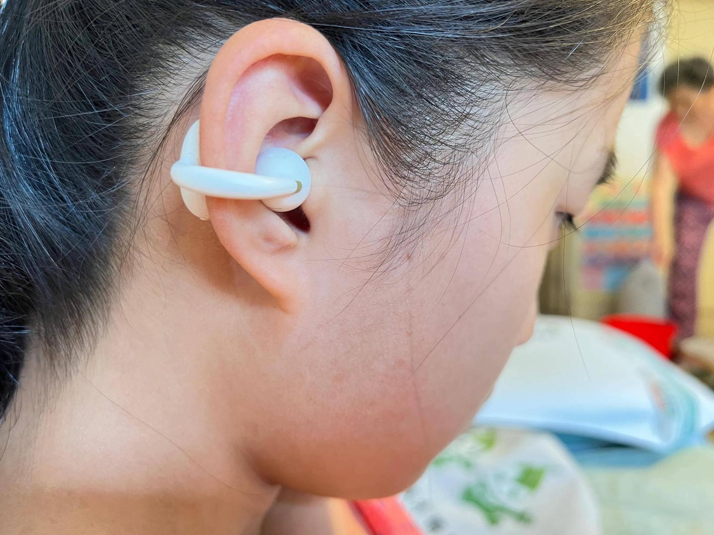 音质震撼+佩戴舒适+AI加持!实测开放式耳机OHAYO雷登AiryClamp A7