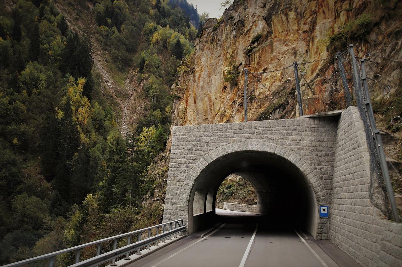 3. 隧道沿线配套