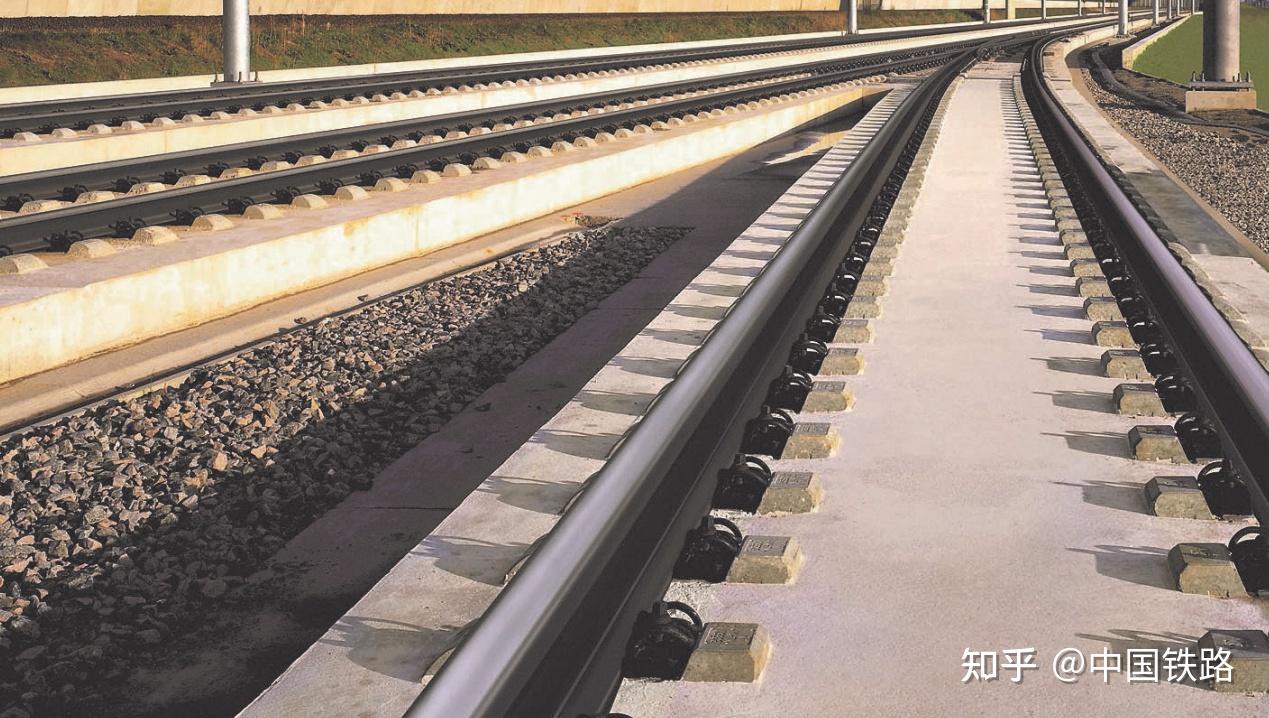 高速铁轨为什么没有伸缩缝热涨冷缩问题是怎么解决的谢谢