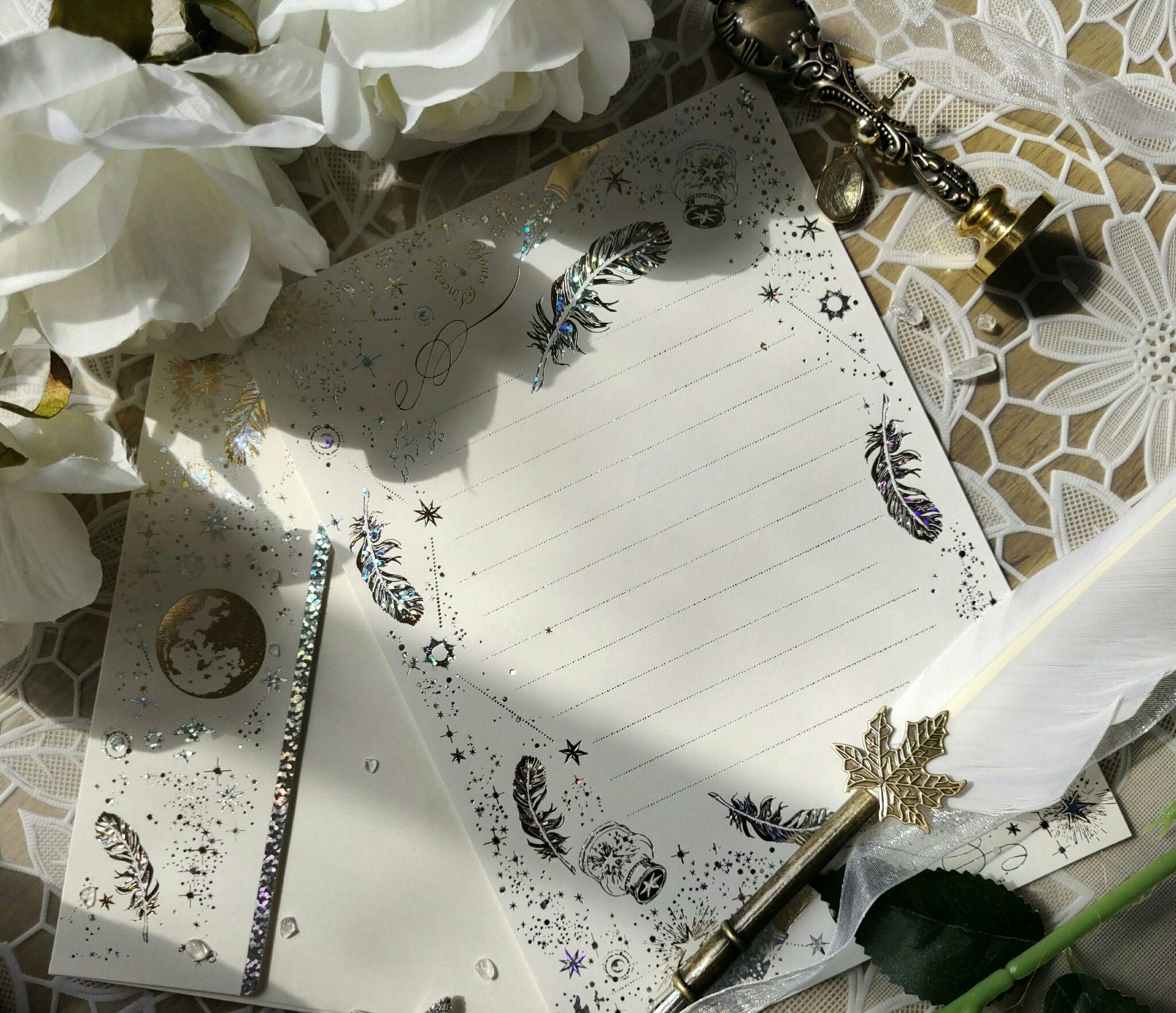 请问有什么好看的摆拍手写底图分享吗?