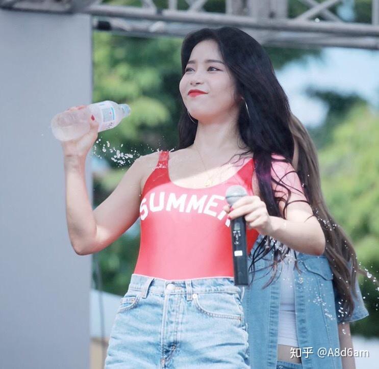 怎样看待mamamoo的金容仙托胸