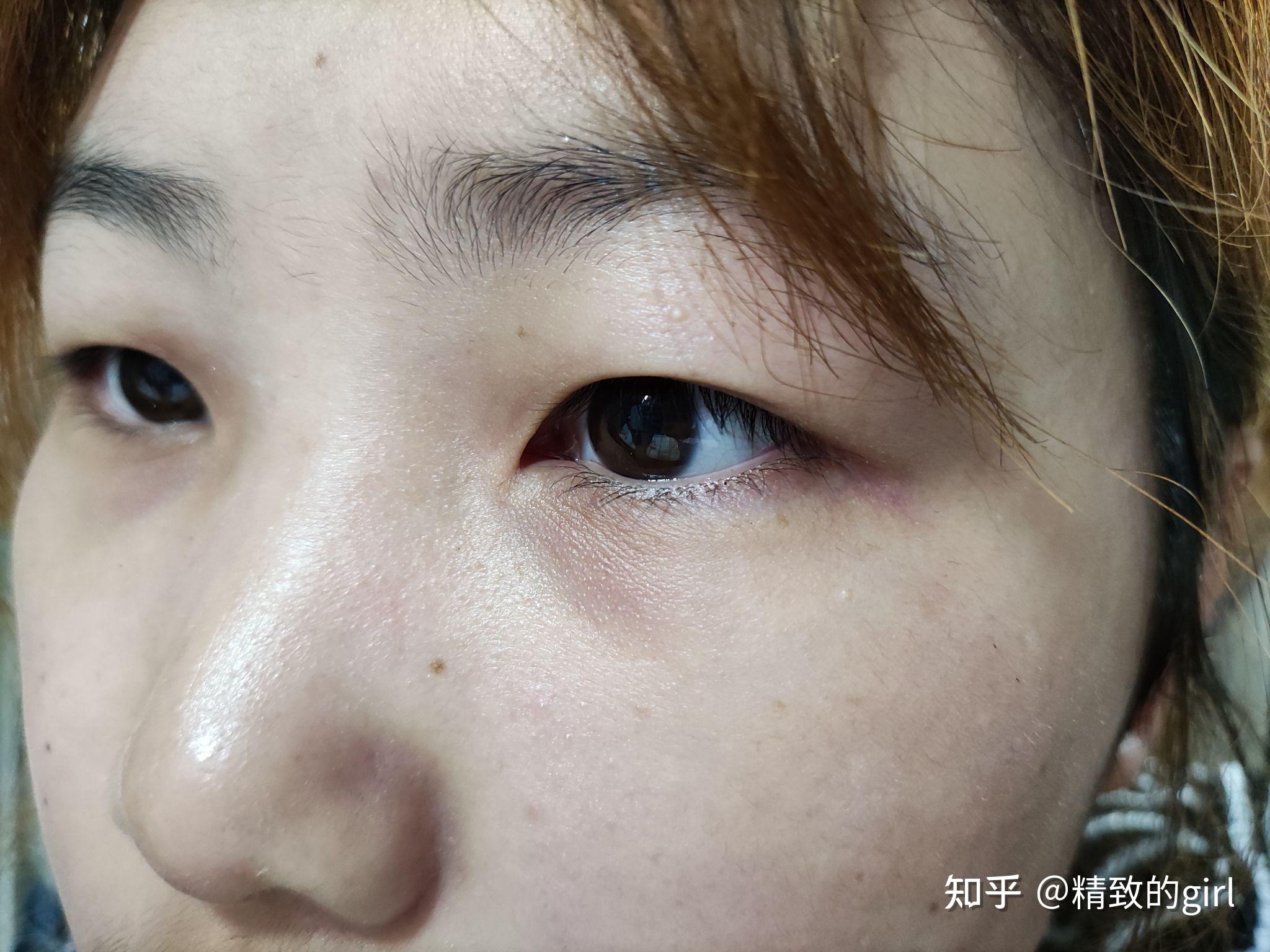 有没有那种单眼皮小眼睛塌鼻梁厚嘴唇但还挺好看的女生