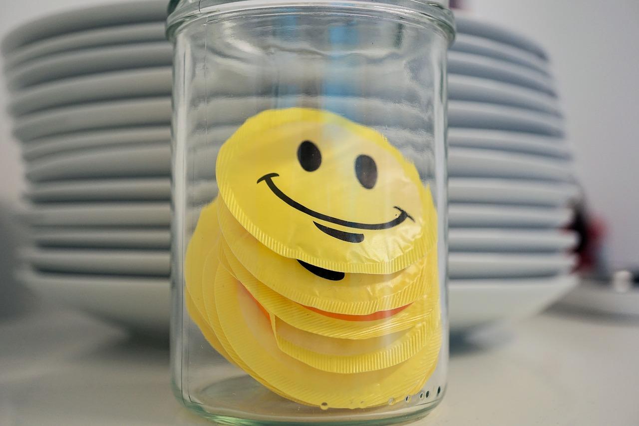 双层中空玻璃怎么擦