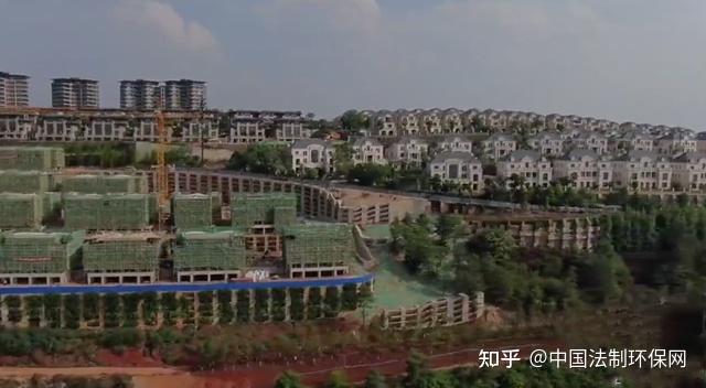 昆明拆除滇池环湖别墅群:几十台挖机拆楼!1700多人连夜种树 - 知乎
