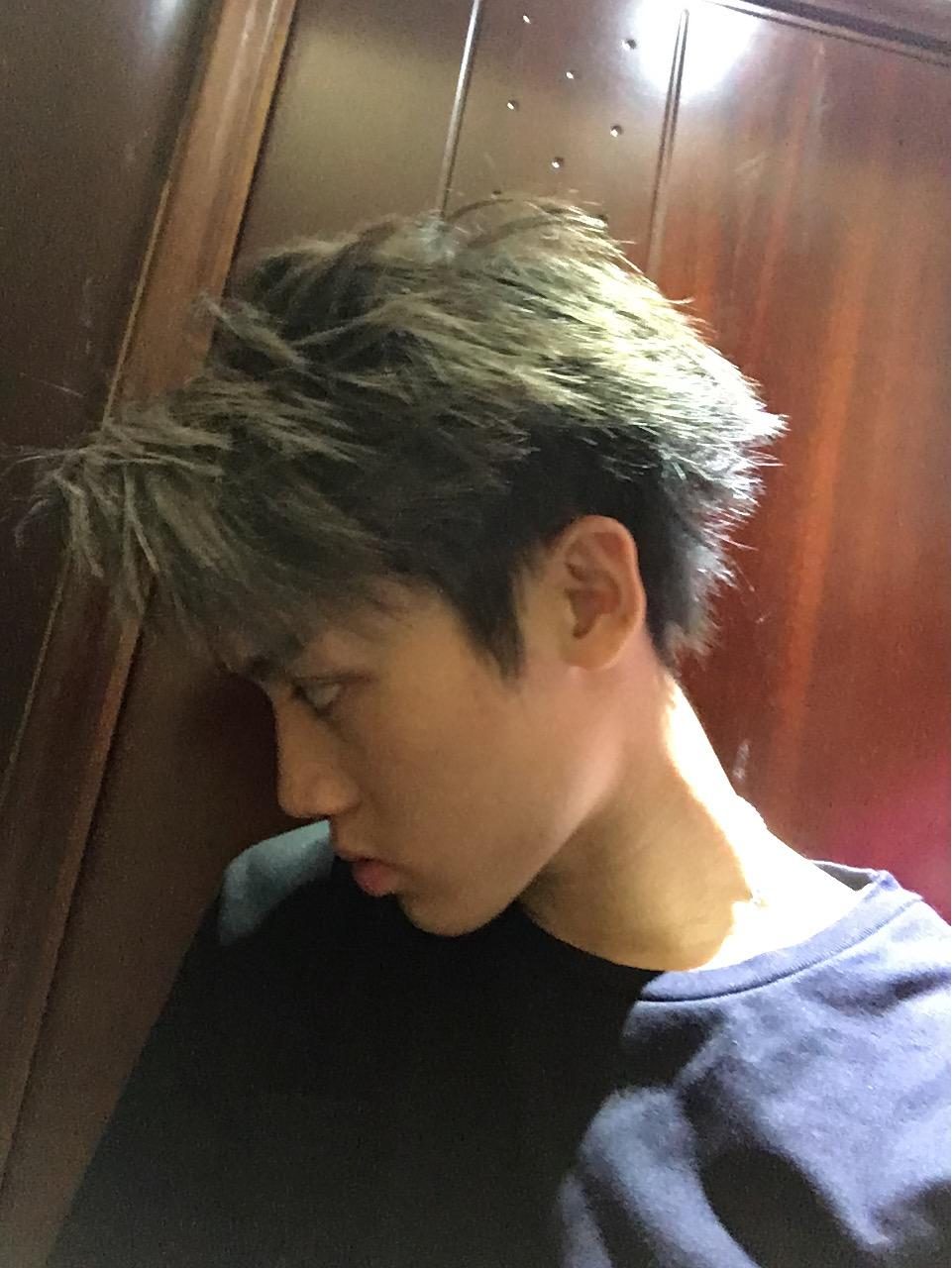 男生染灰白色头发是什么样的体验