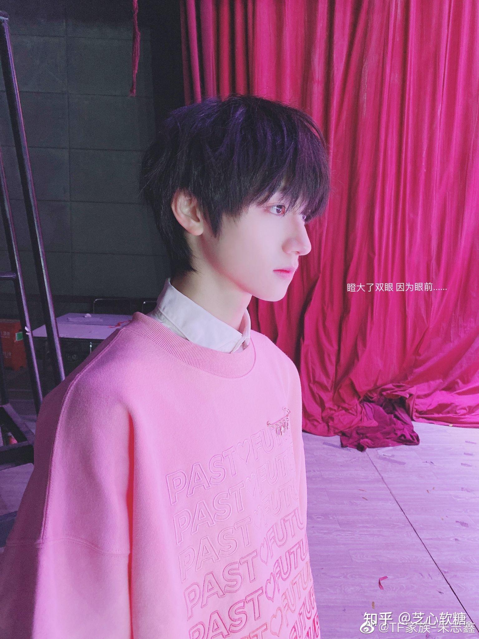 重庆七中的校草朱志鑫长得多好看