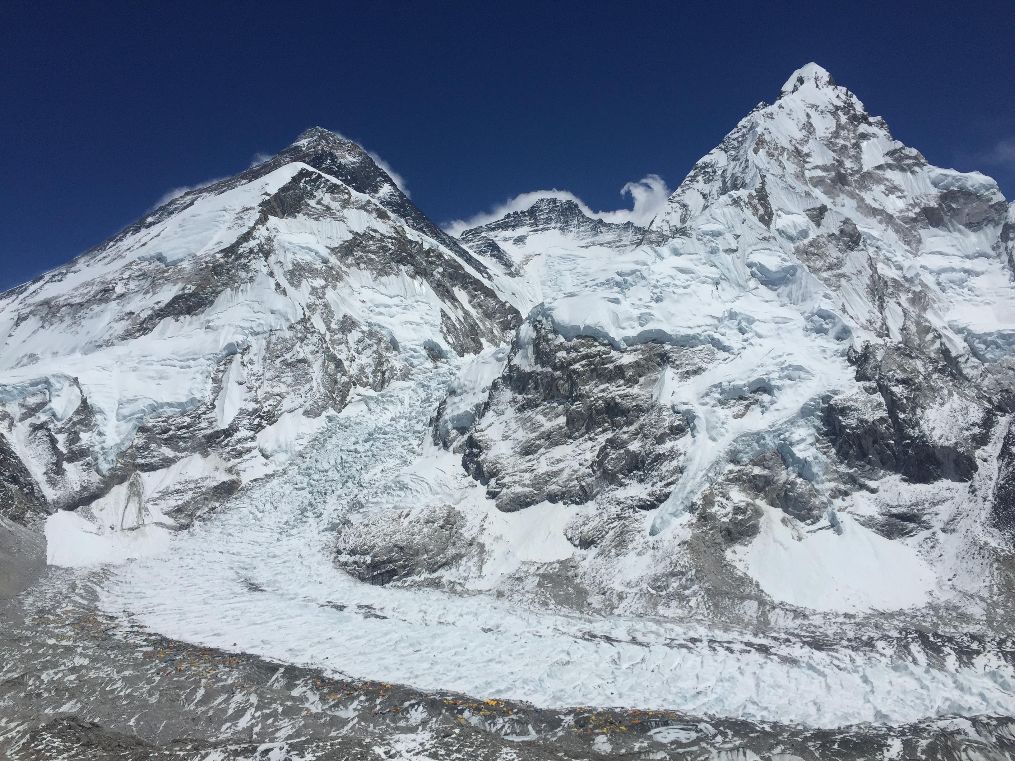 攀登珠穆朗玛峰南坡与攀登北坡有什么区别