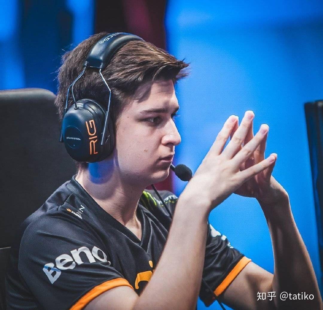 如何看待英雄联盟fnc中单caps离队