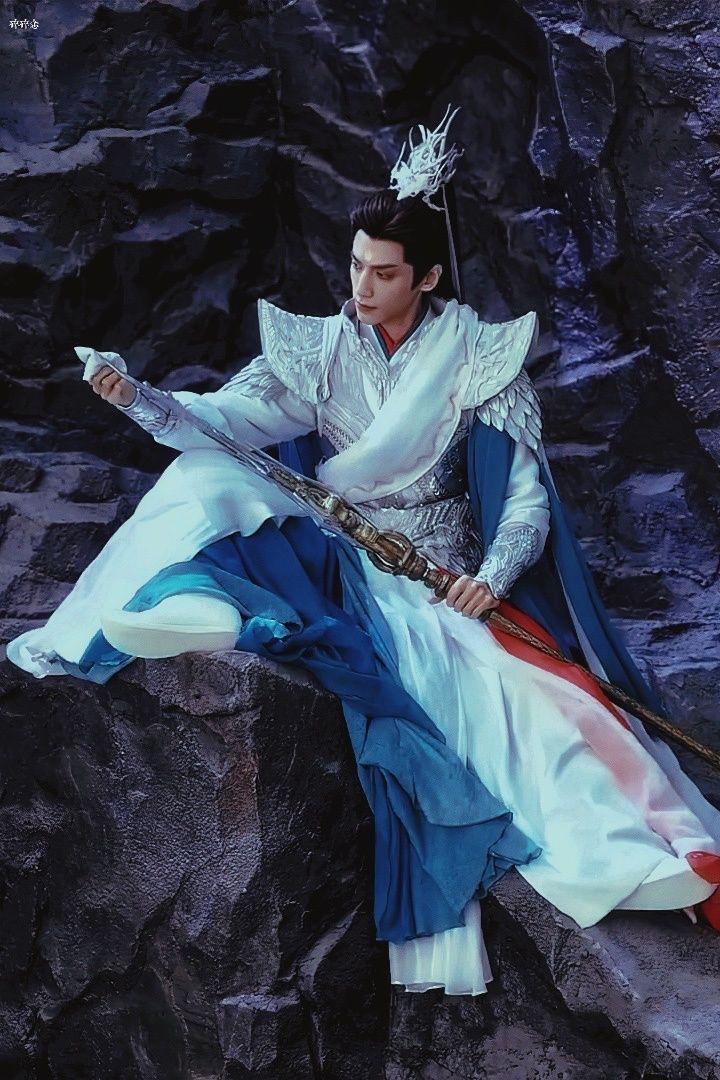 如何看待网传长月烬明古偶妆造, 尊重观众比什么都强?(长月无烬剧照)