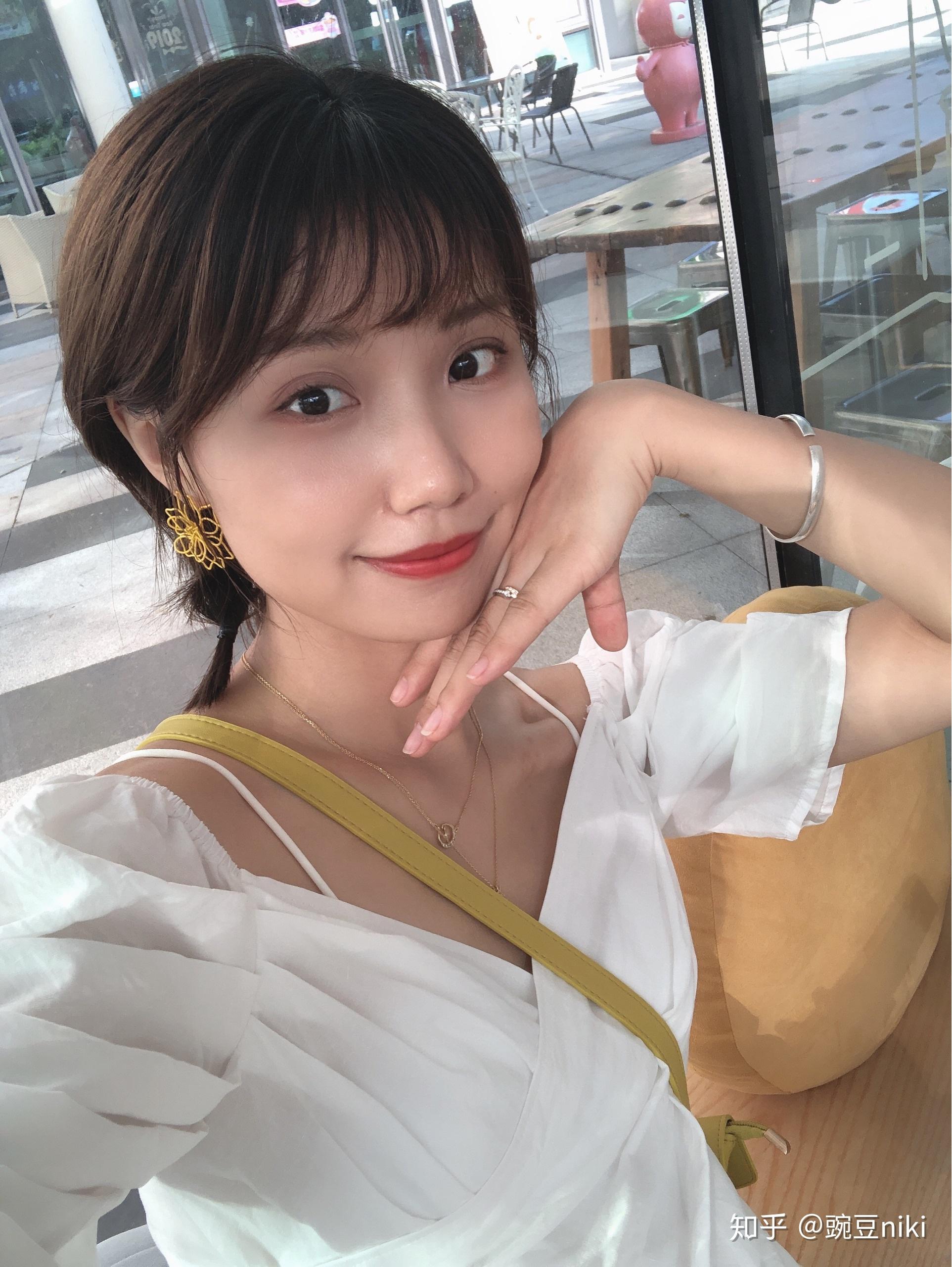 怎么看待发相机自拍原图的女生