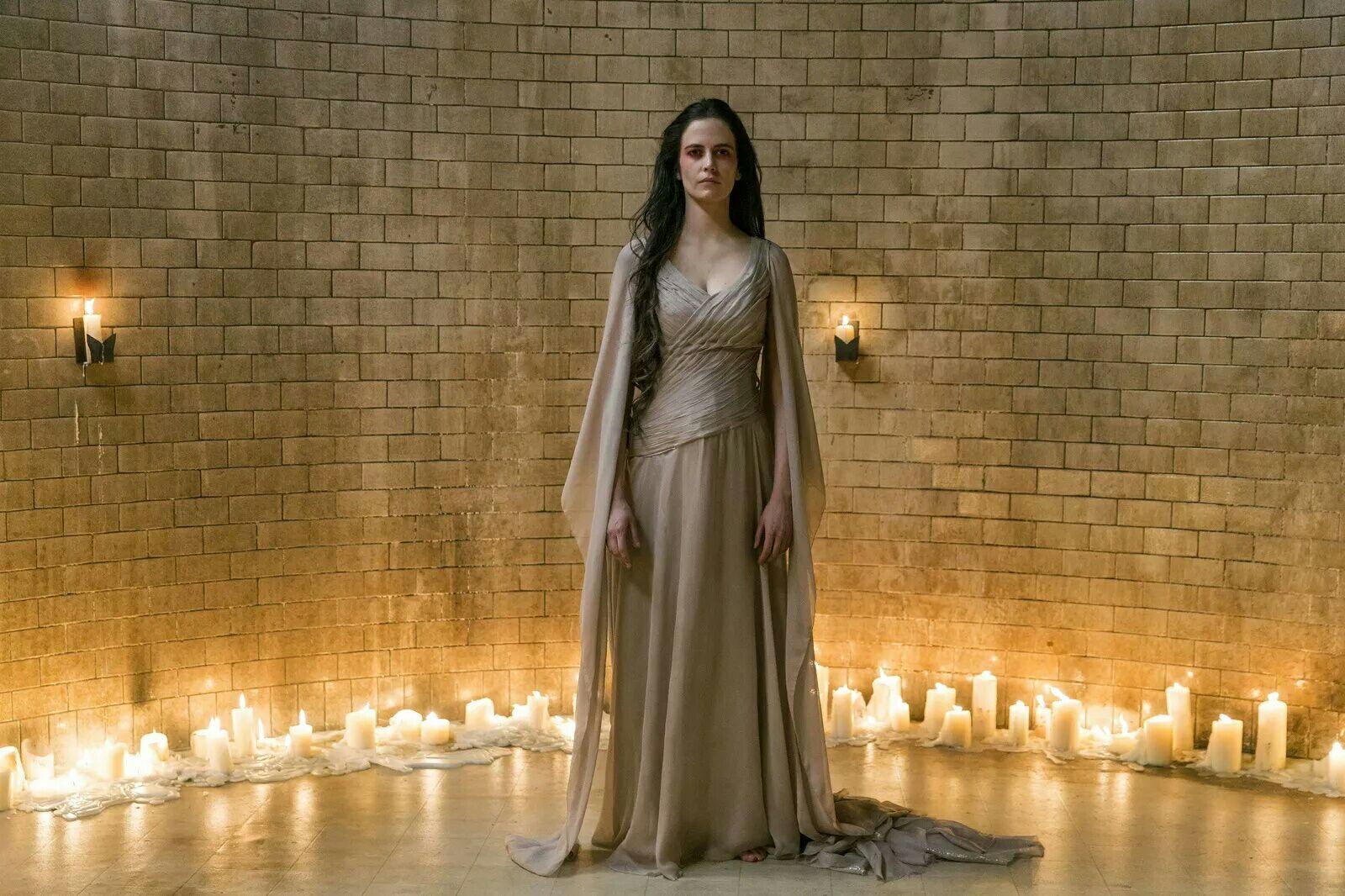 提到盛世美颜你最先想到的是谁