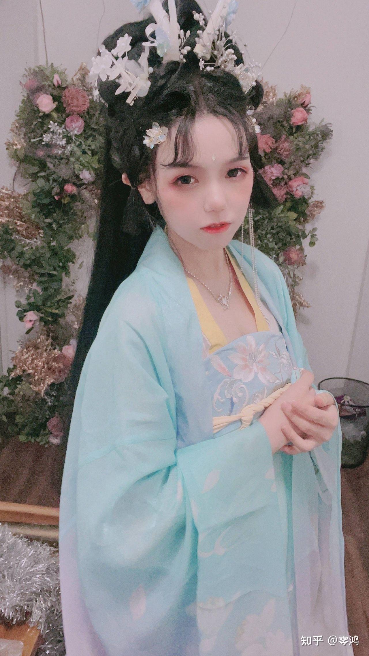 封茗囧菌的线下和微博的照片差别大码吗各位线下见过的可以说一下嘛