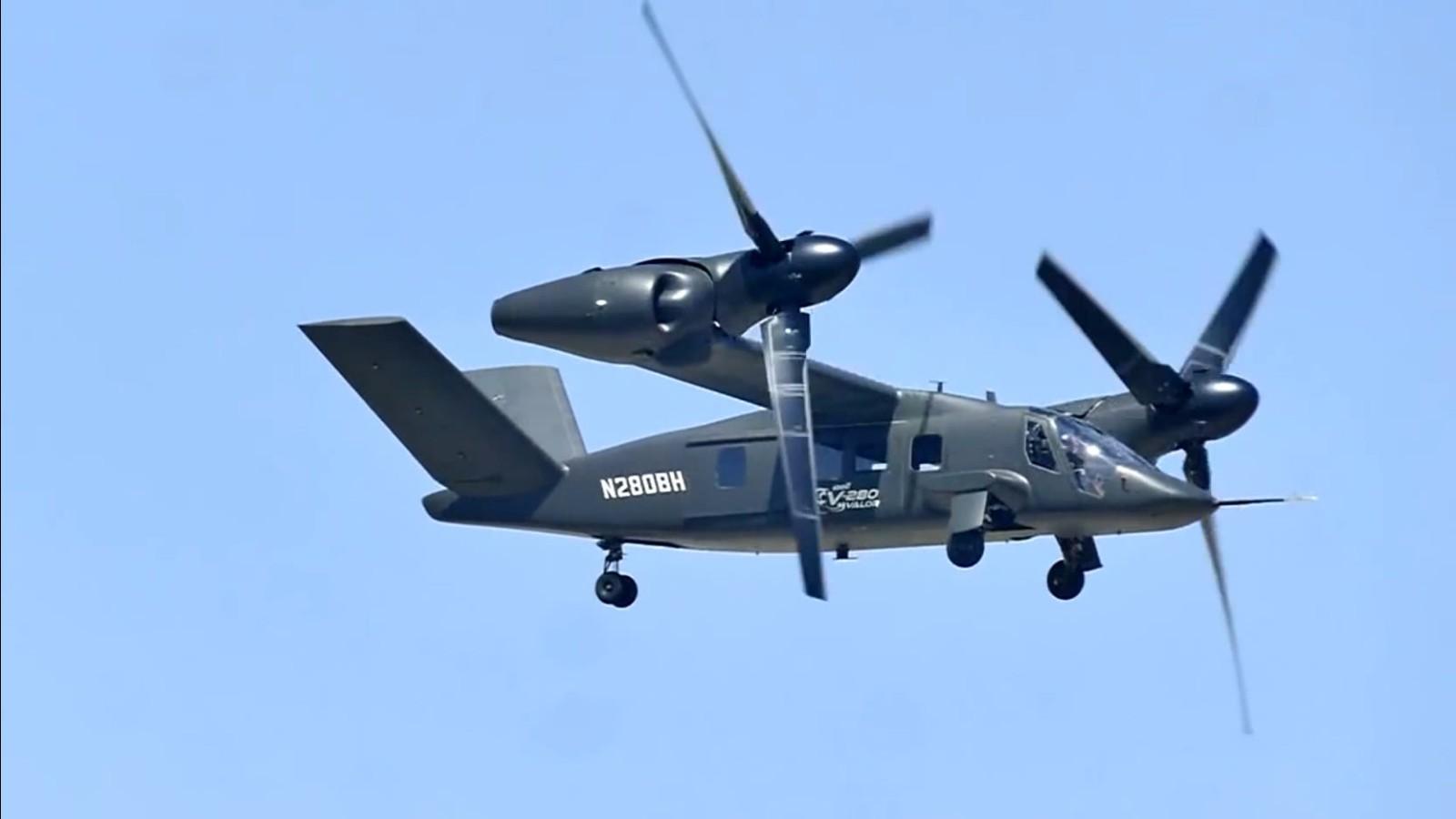 双引擎螺旋桨飞机,螺旋桨的转动方式是"左翼左旋右翼右旋"还是"左翼