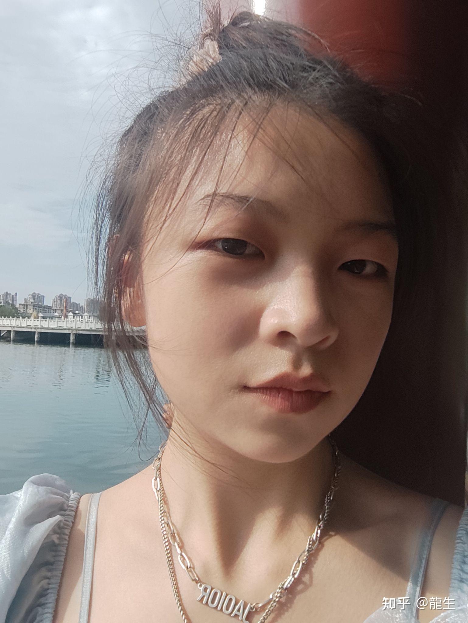 有没有那种单眼皮小眼睛塌鼻梁厚嘴唇但还挺好看的女生? - 知乎