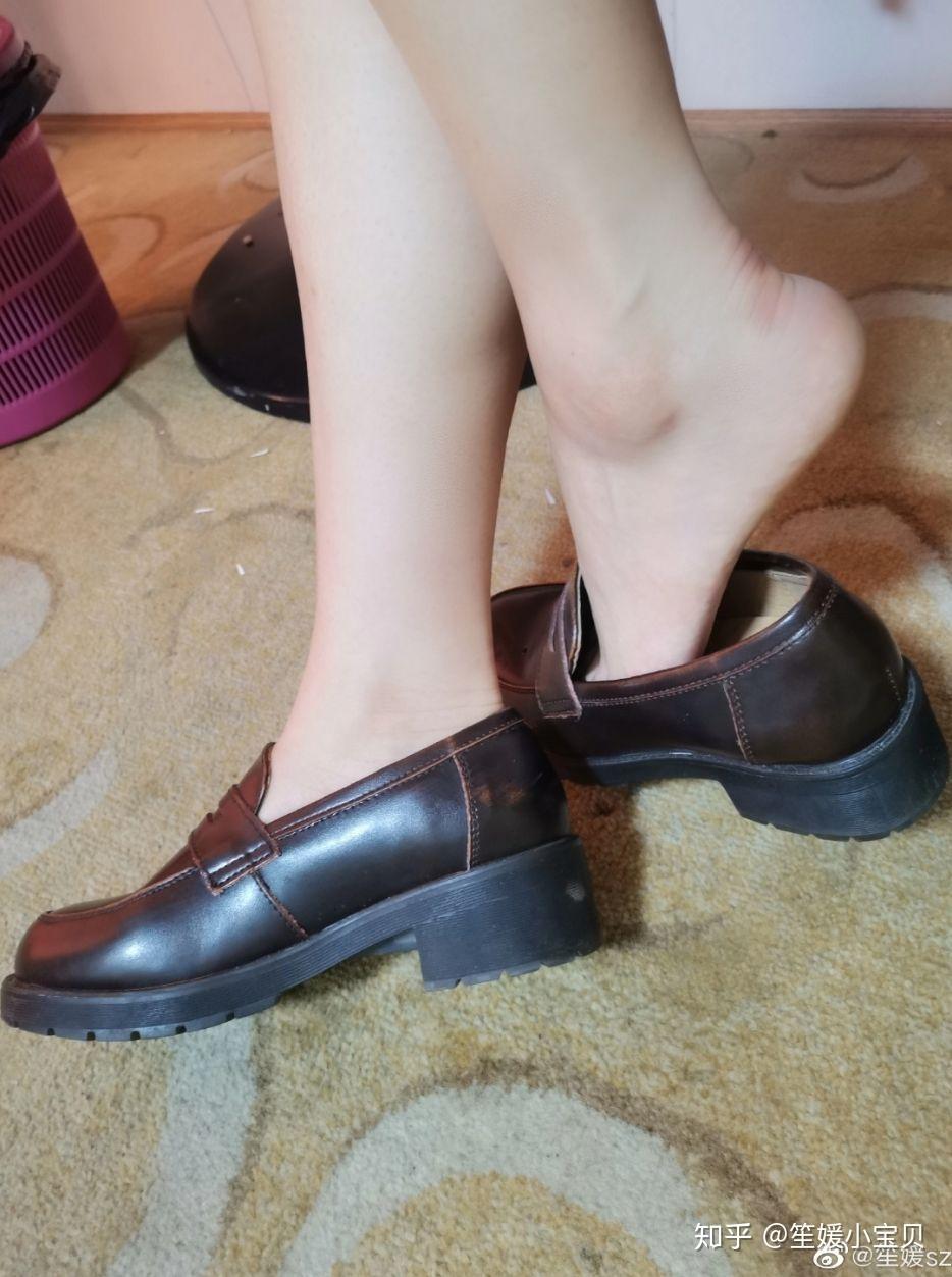 女生如何把翘脚挑鞋动作做得性感些? - 知乎