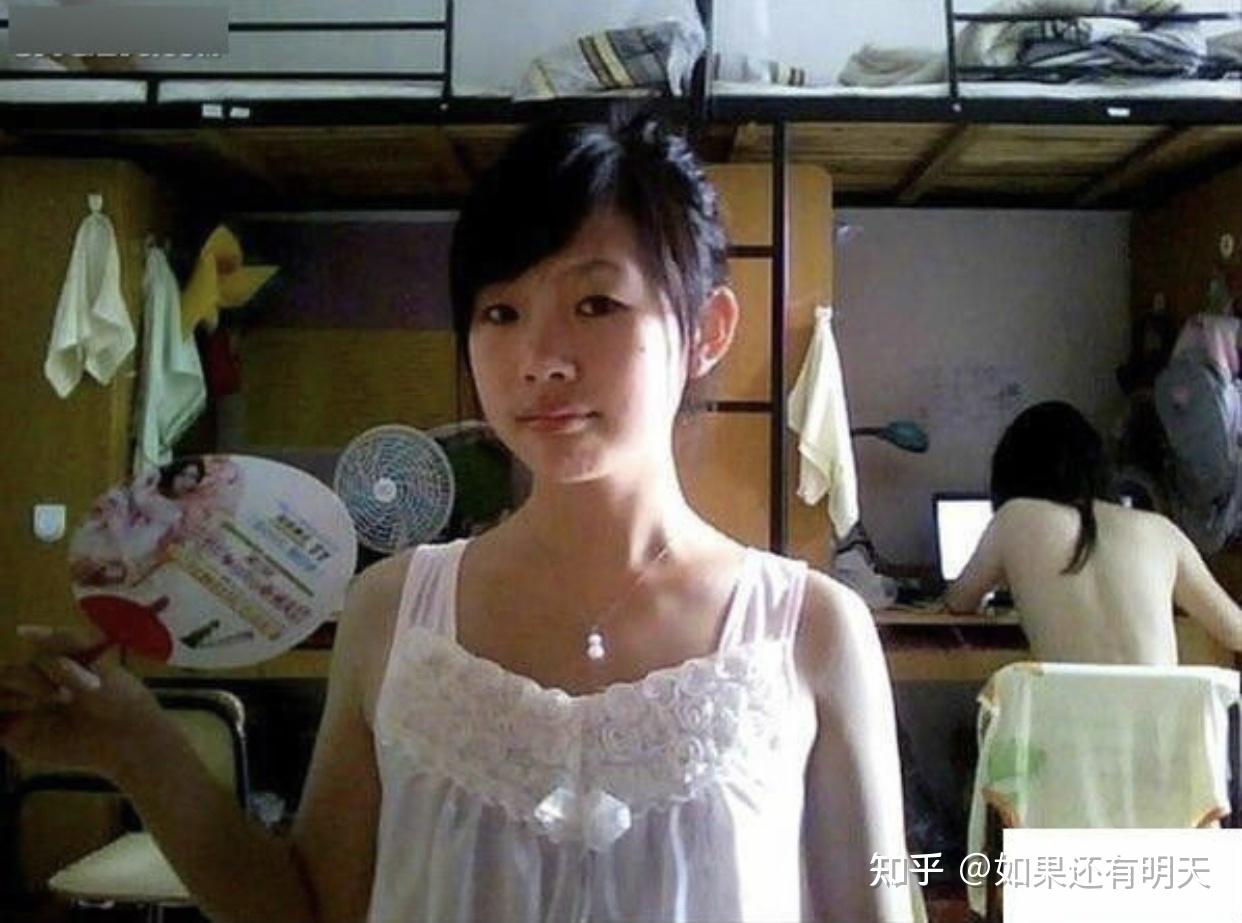 女生宿舍是否只会穿着条内衣内裤到处走呢? - 知乎