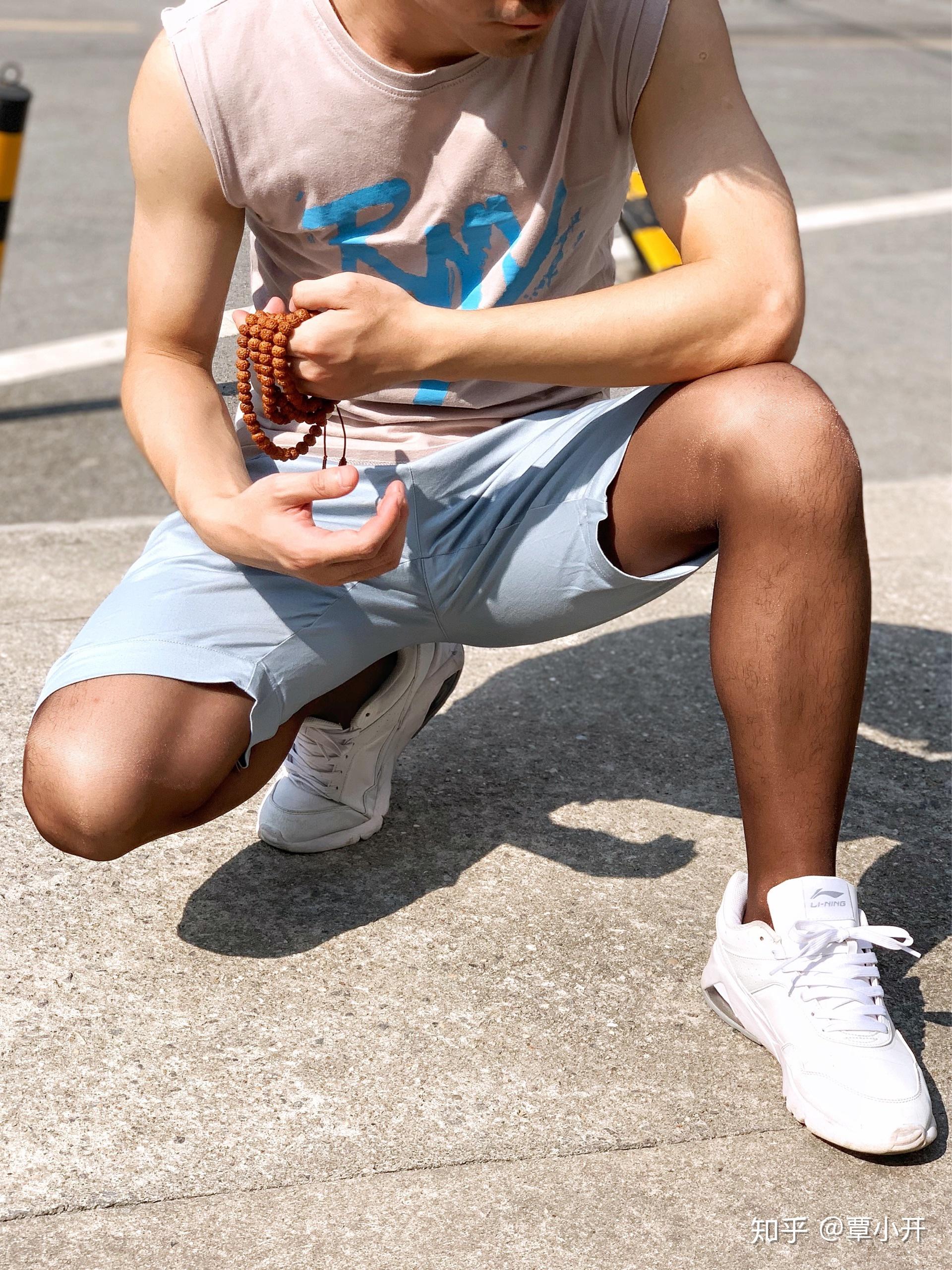 男生穿连裤袜上街啦