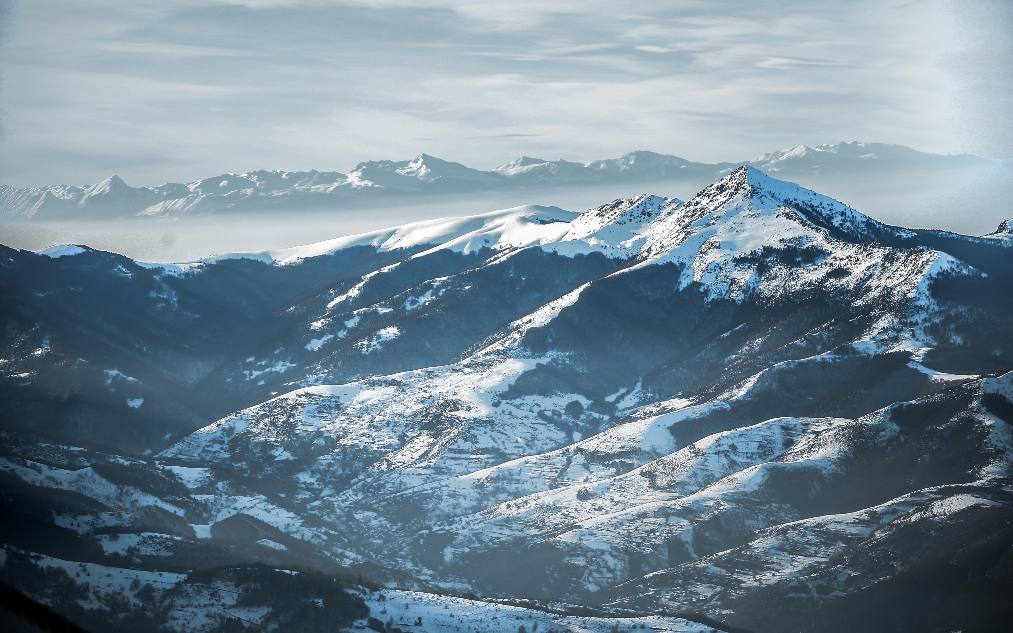 有哪些冷色调背景图/壁纸? - 知乎