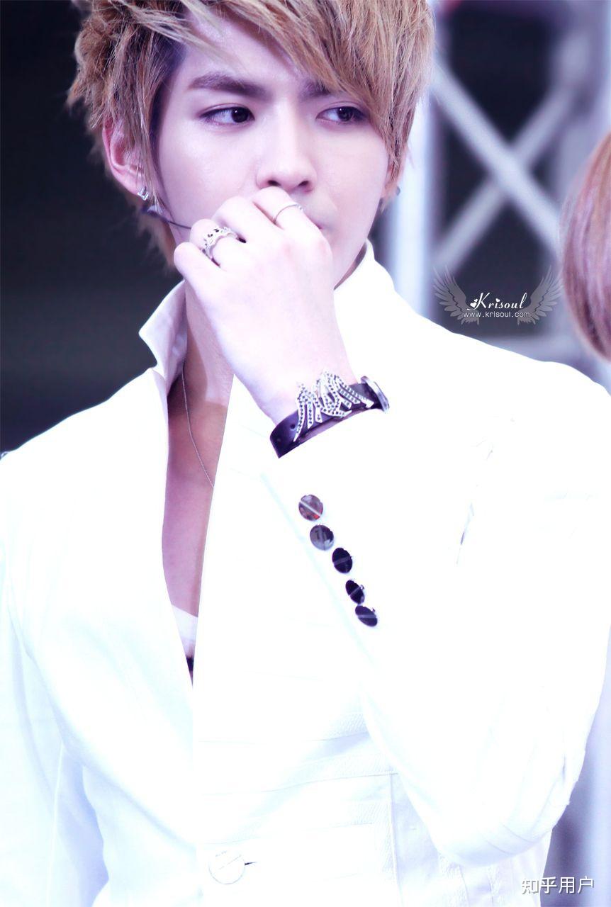 友友们有吴亦凡kris时期的美图吗