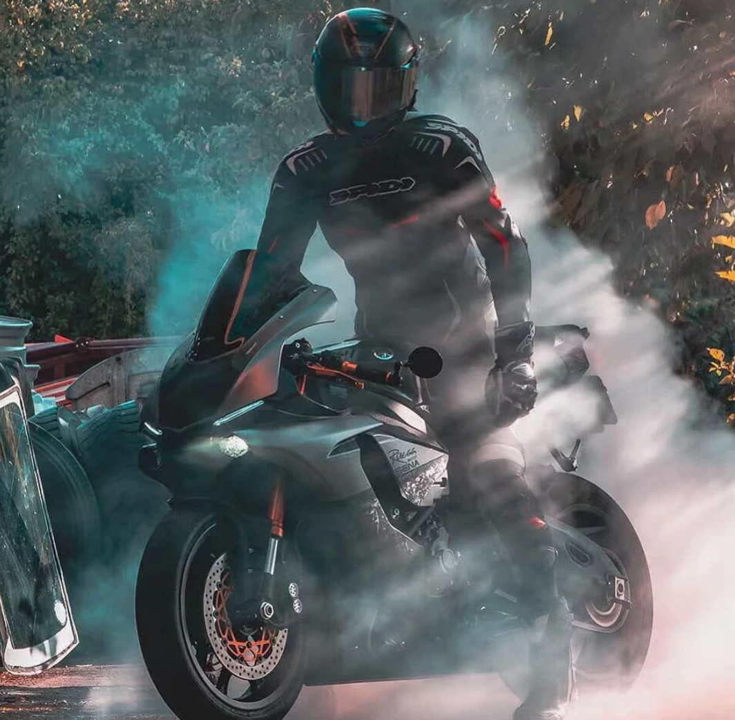 有没有男生动漫机车头像