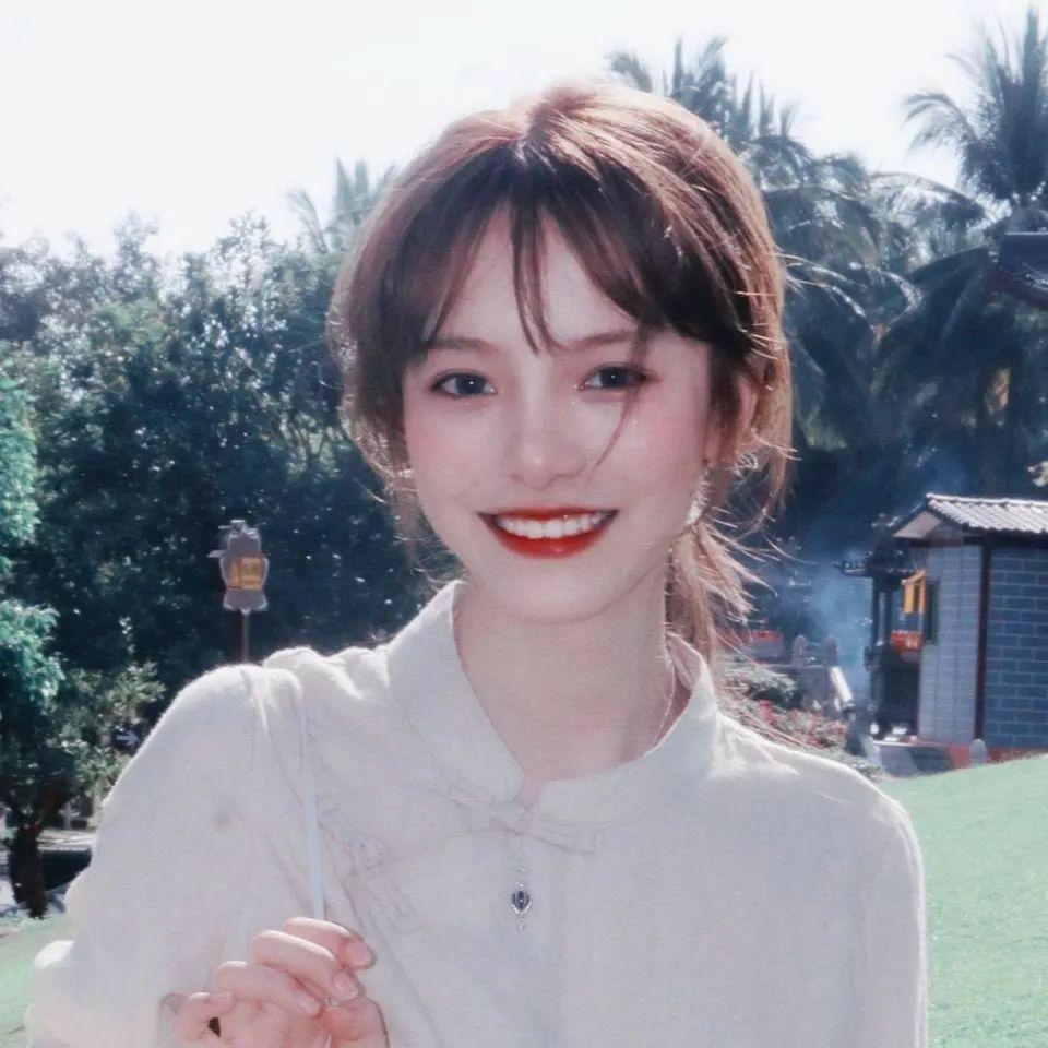 有没有那种笑的很开心的女生头像