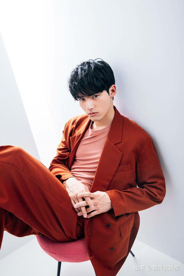 可以分享一下冈田健史的图片吗当壁纸的那种