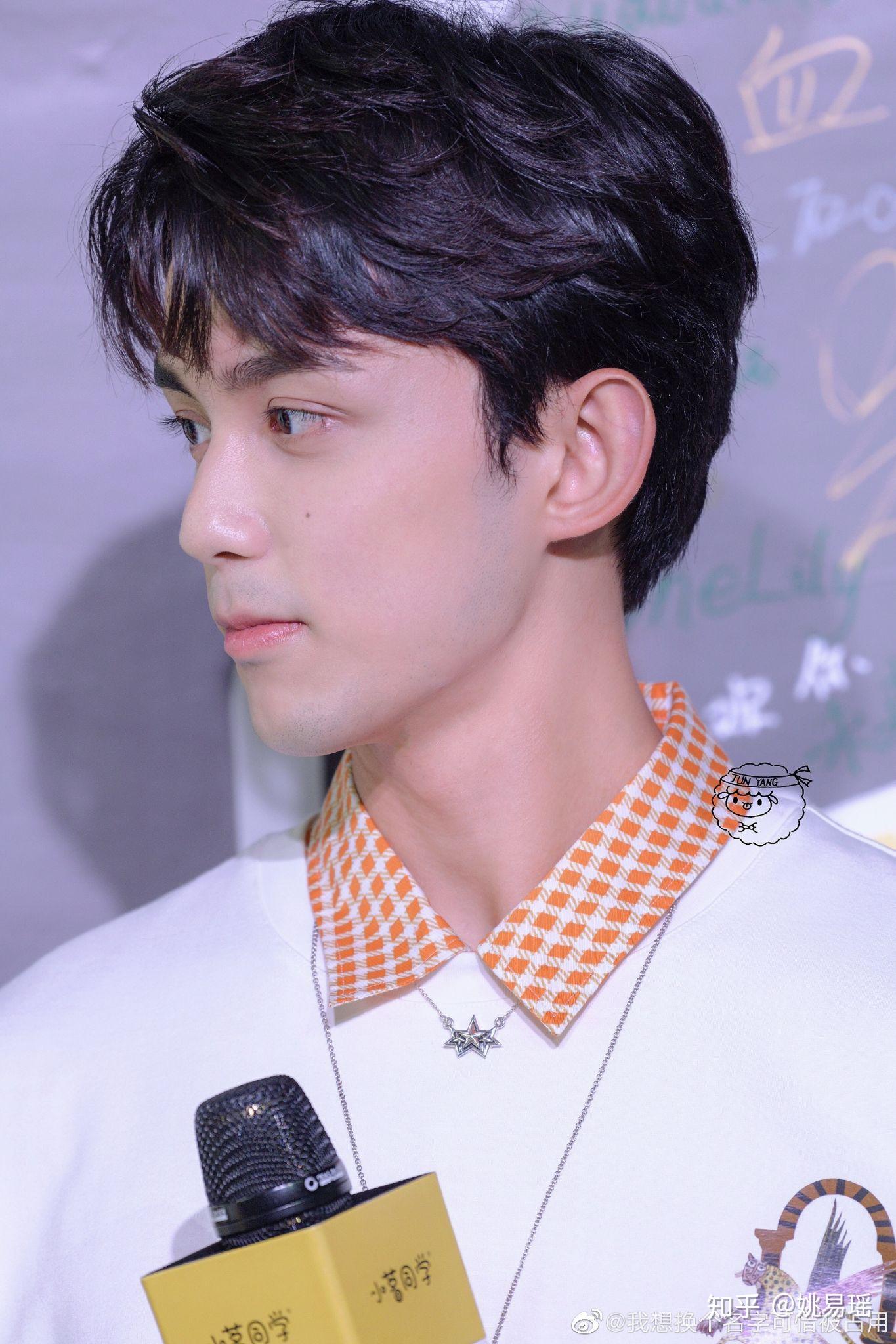 看到很多男明星素颜照都没有胡青他们怎么刮得这么干净比如胡歌易烊