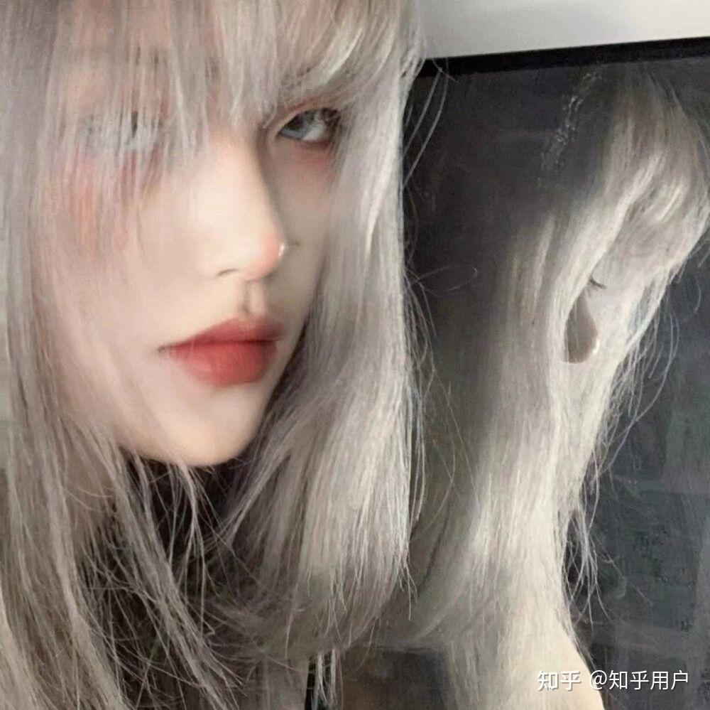 仙女仙女仙女你们有没有金发女孩或者白发女孩可以做qq头像的