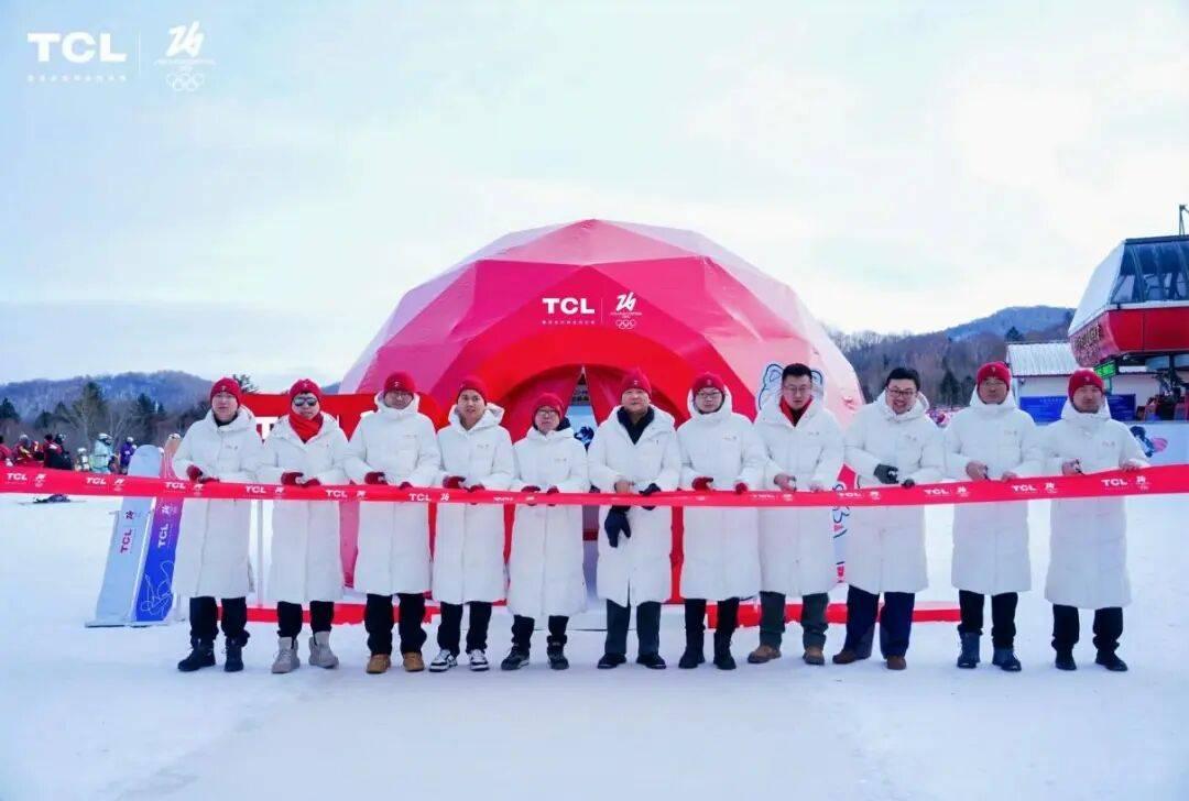 雪原上的红色“心跳”:在亚布力遇见TCL SQD-Mini LED电视的极致光影