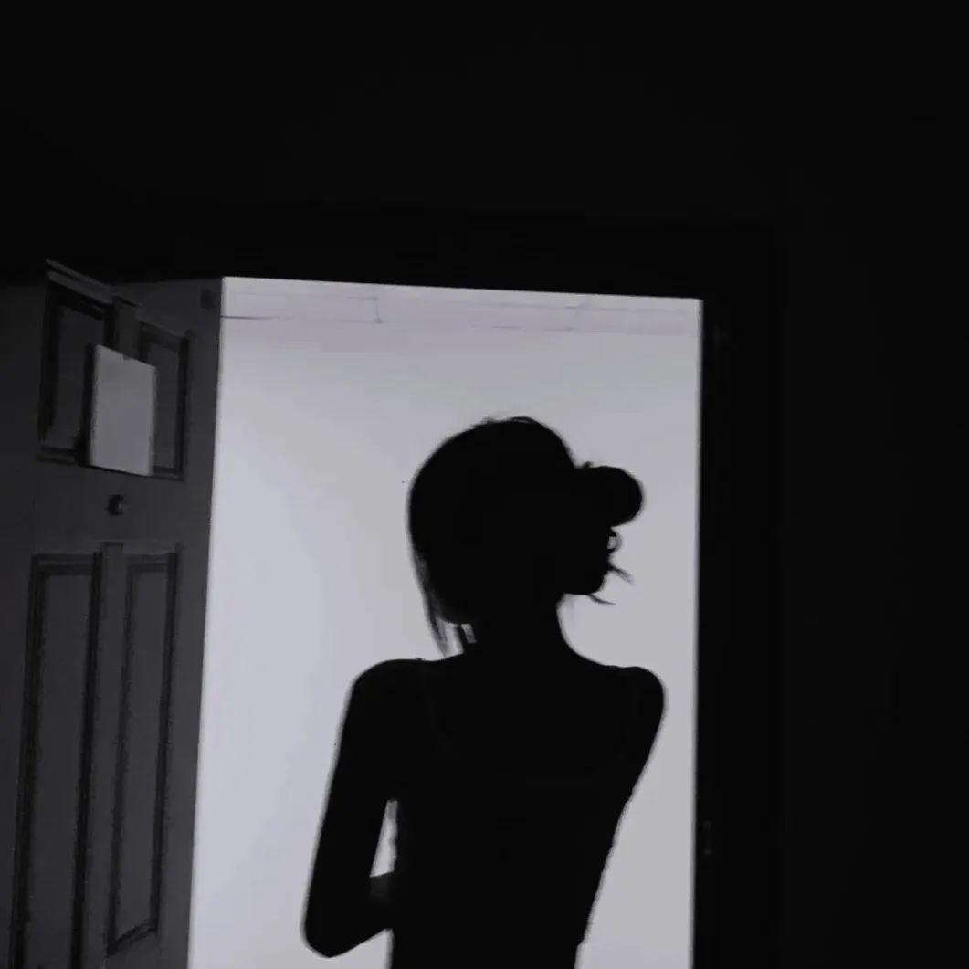 好看的单身酷酷的微信女头像