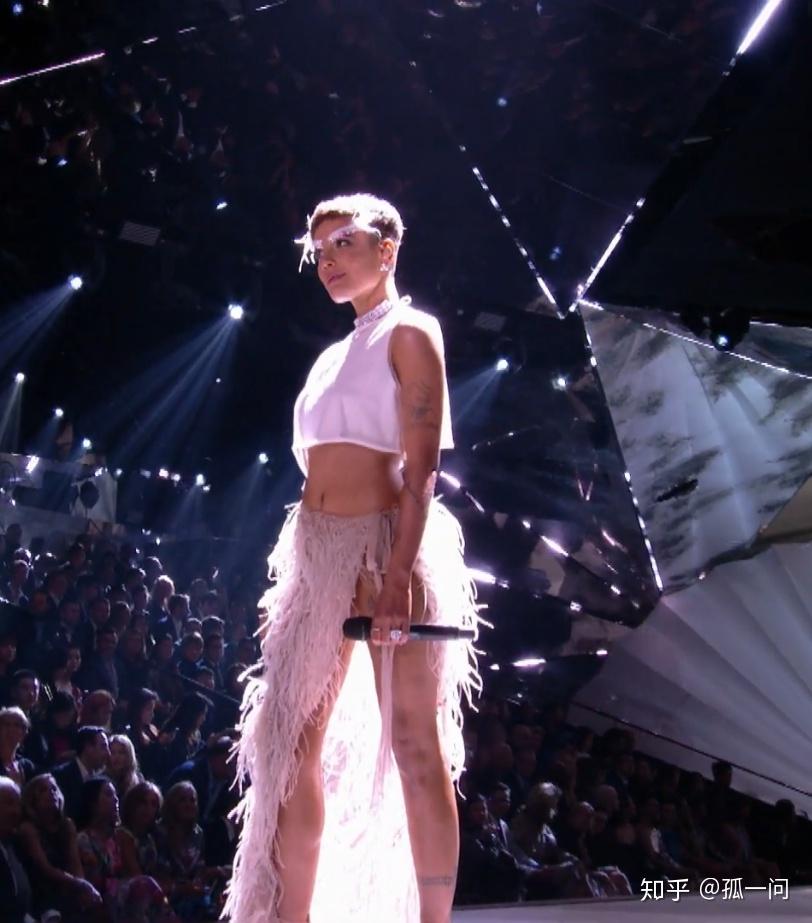 如何评价halsey猴西的长相