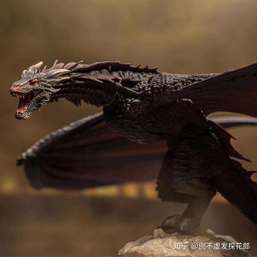 《权力的游戏》中,雪诺杀死了龙妈,为什么龙不杀了他,而是把龙焰喷在